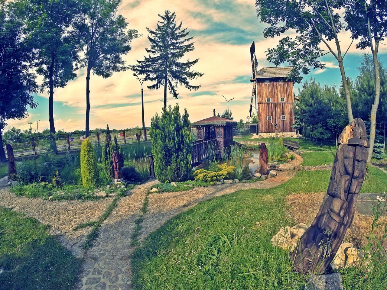 Noclegi Przy Restauracji KlemensSzczebrzeszyn エクステリア 写真