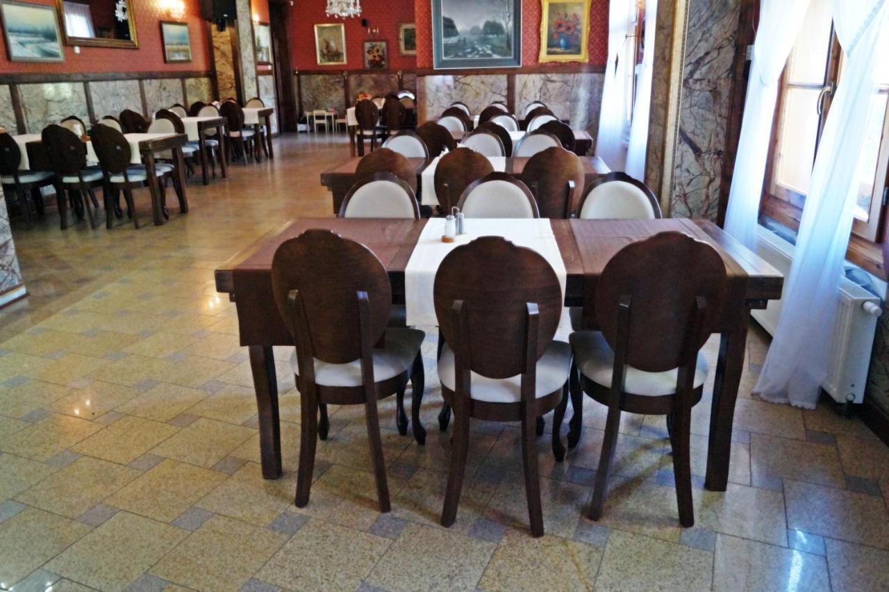 Noclegi Przy Restauracji KlemensSzczebrzeszyn エクステリア 写真
